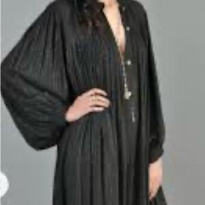 Elegant Black Pleated Dress 3 piece set Includes: Kimono, Belt, Dress Shinny